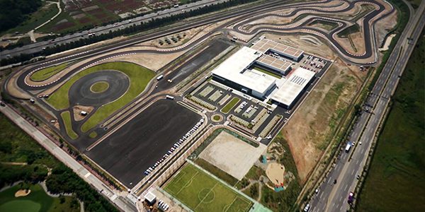 Works_02_DrivingCenter_DHR051315_01